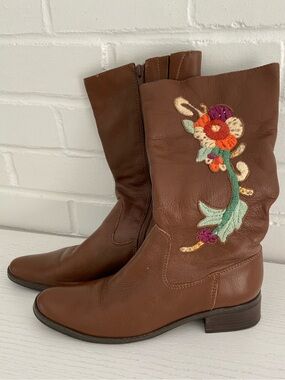 Womens Classic Western Brown Leather Mid-Calf Boots With Floral Embroidery